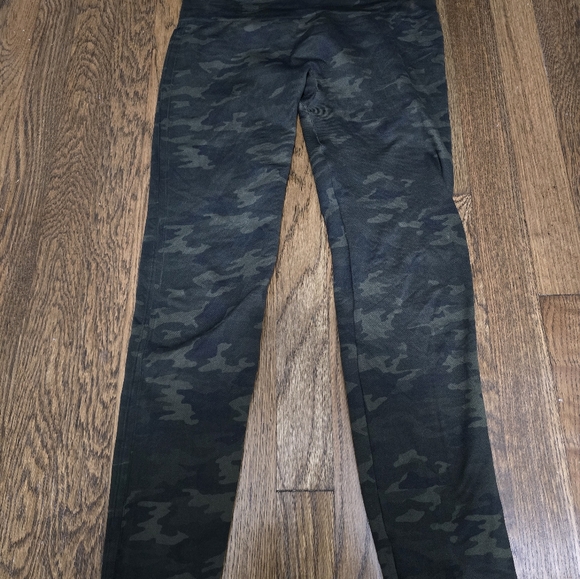 SPANX Look At Me Now Camouflage Leggings - Picture 3 of 7